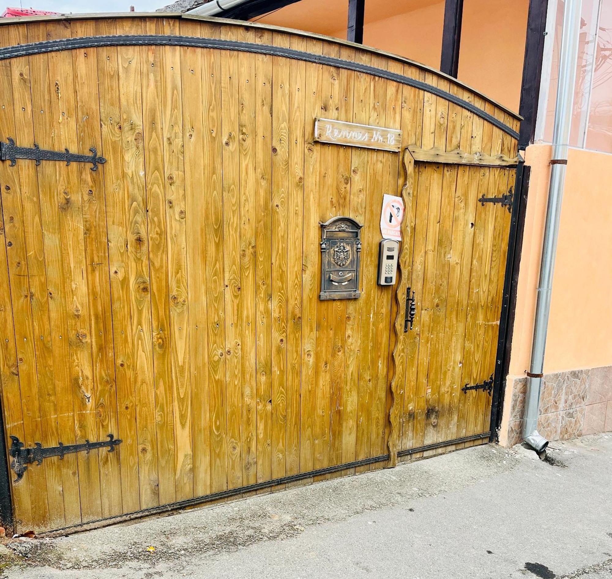Moon And Sun Apartments Sibiu Eksteriør billede